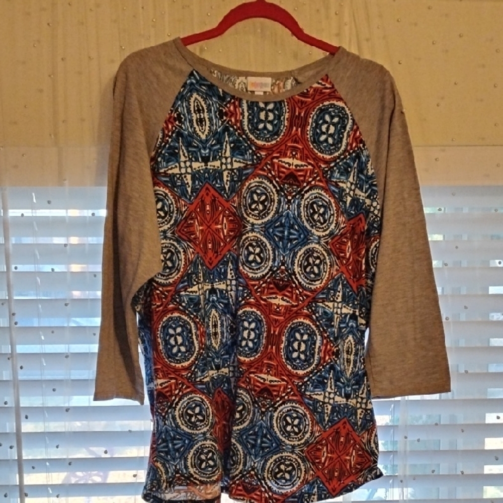 LuLaRoe Woman's Multicolor 3/4 Sleeve Round Neck Top, Size: 3 XL